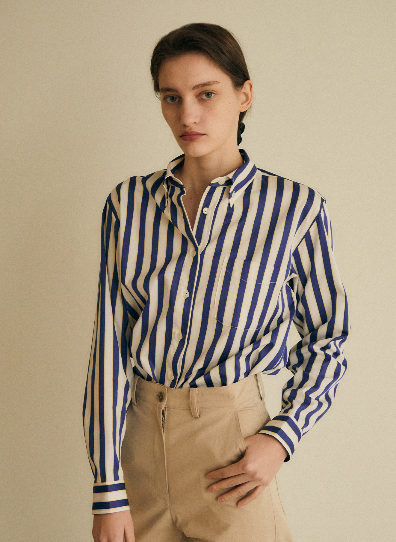 ITALIAN/blue striped shirt